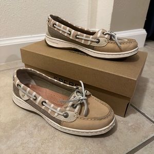 Tan Sperry Top Sider size 6
